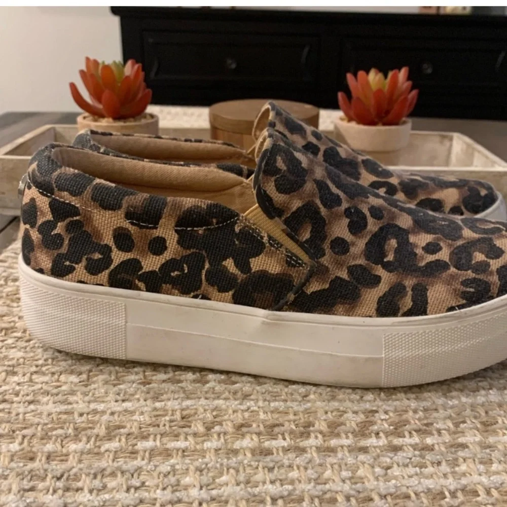 Steve Madden Gills Leopard sprint Canvas Slip On Sneakers - Picture 2 of 6